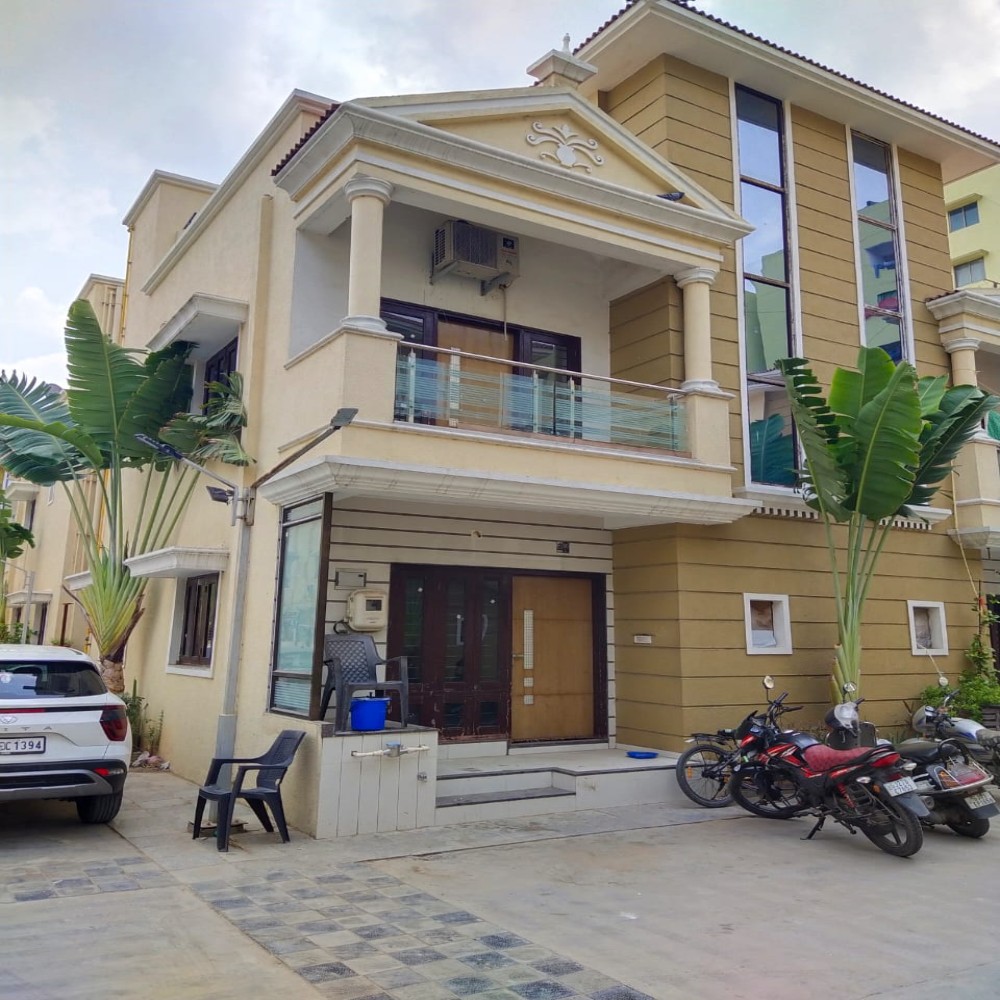 For Sale Bunglow 4bhk road corner NA NOC sp ring road nikol Ahmedabad